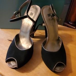 Carole little black size 6 leather upper